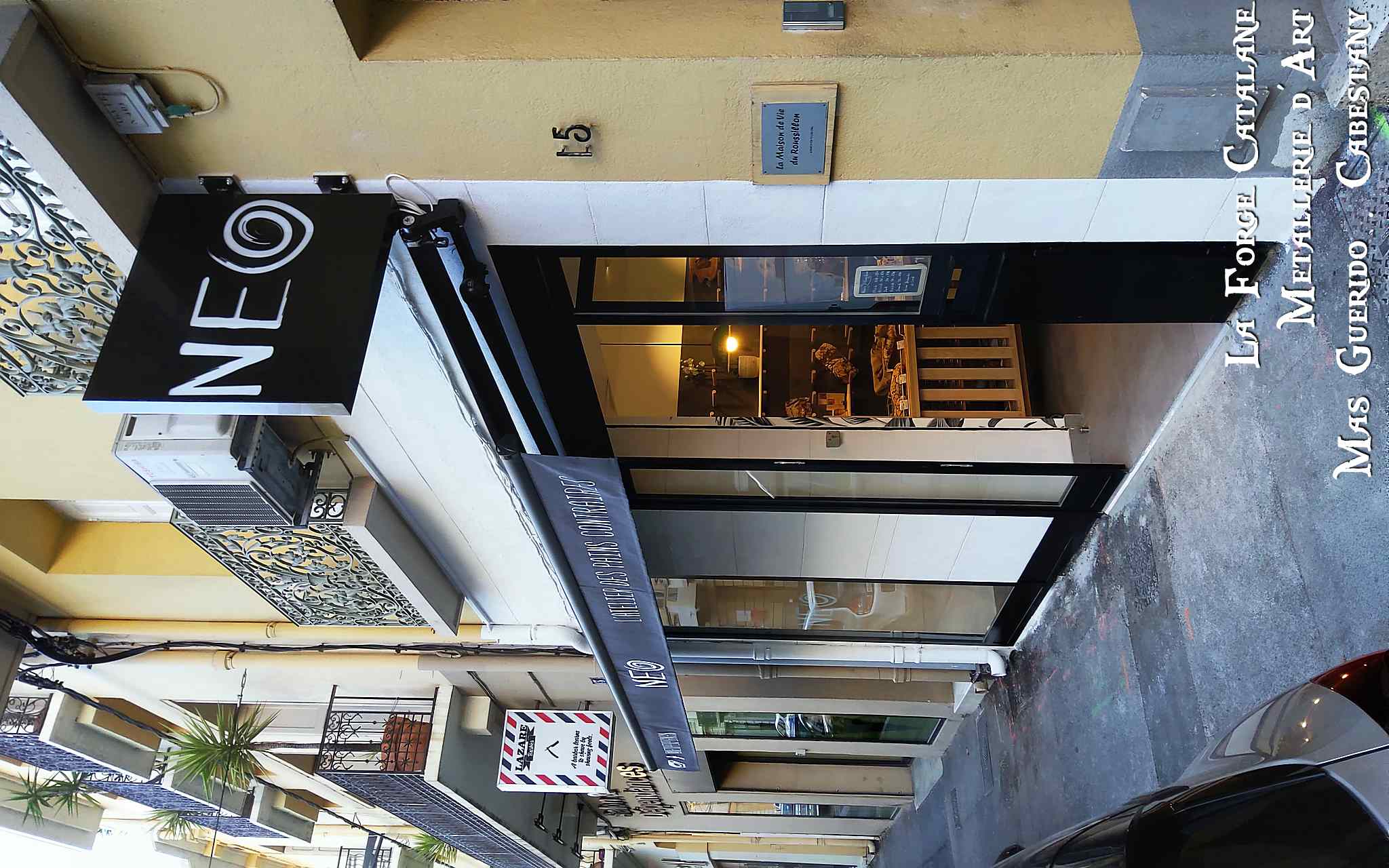 enseigne en decoupe laser et chassis vitree forge catalane.jpg